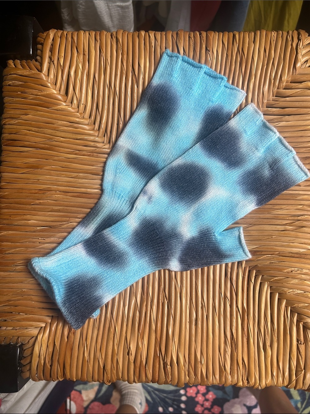 Free People Tie-Dye Fingerless Gloves - Blue,